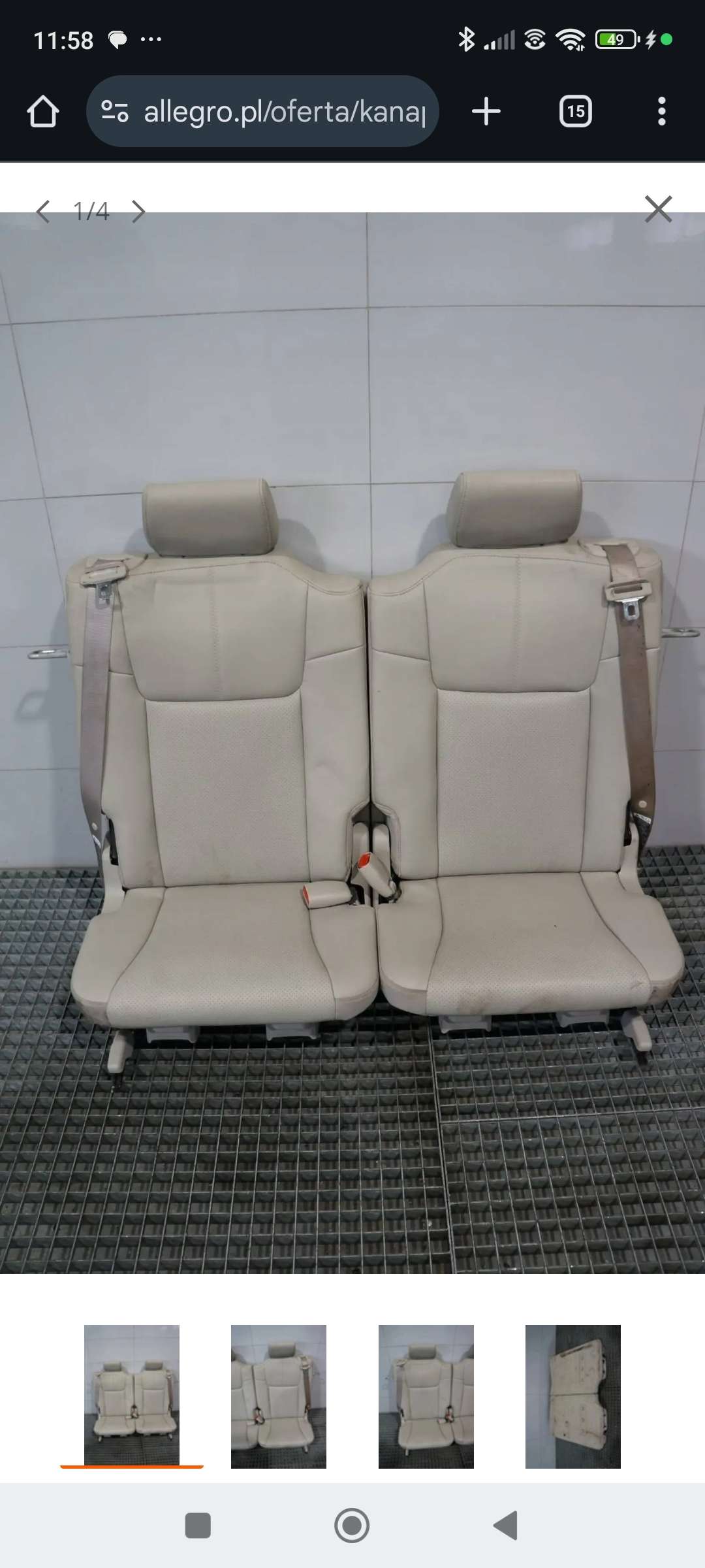 Dwa fotele samochodowe jeden podwójny